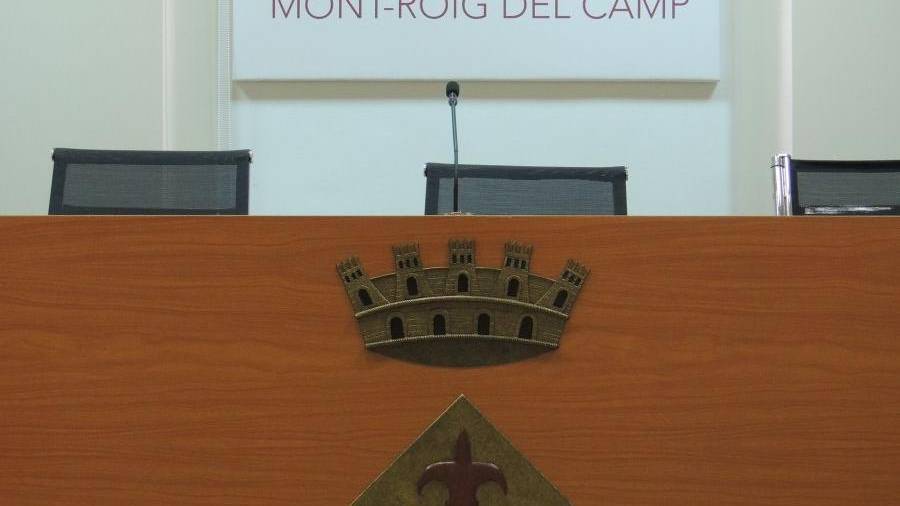 A pocos minutos de las campanadas el consistorio anunció por megafonía que se suspendía la fiesta por falta de personal de seguridad. FOTO: Ajuntament de Mont-roig del Camp
