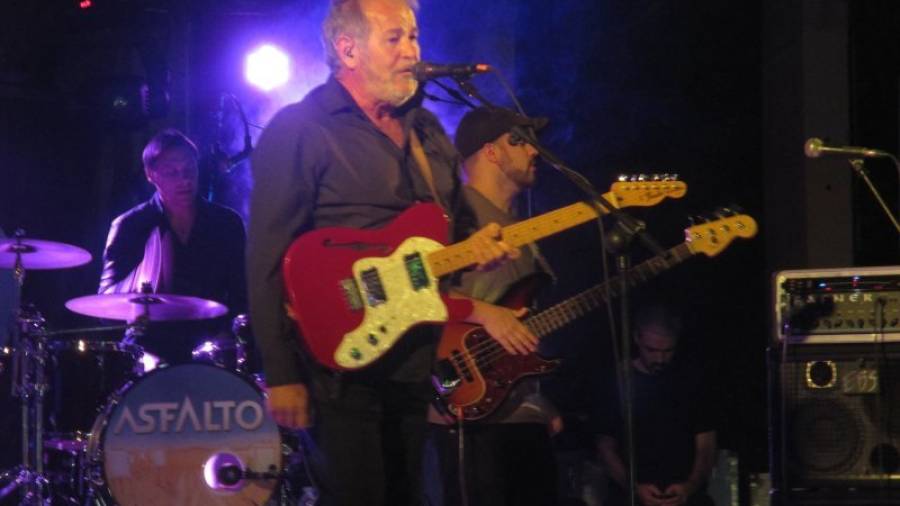 Asfalto, con Julio Castejón a la cabeza, en un concierto el pasado septiembre en Madrid. Foto: javier díaz