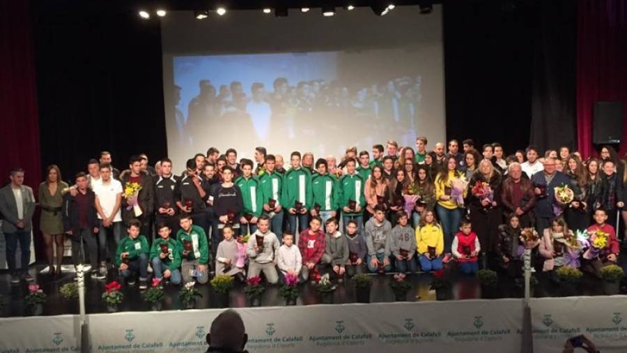 La Nit de l'Esporrt premio a decenas de deportistas de Calafell de diferentes disciplinas.