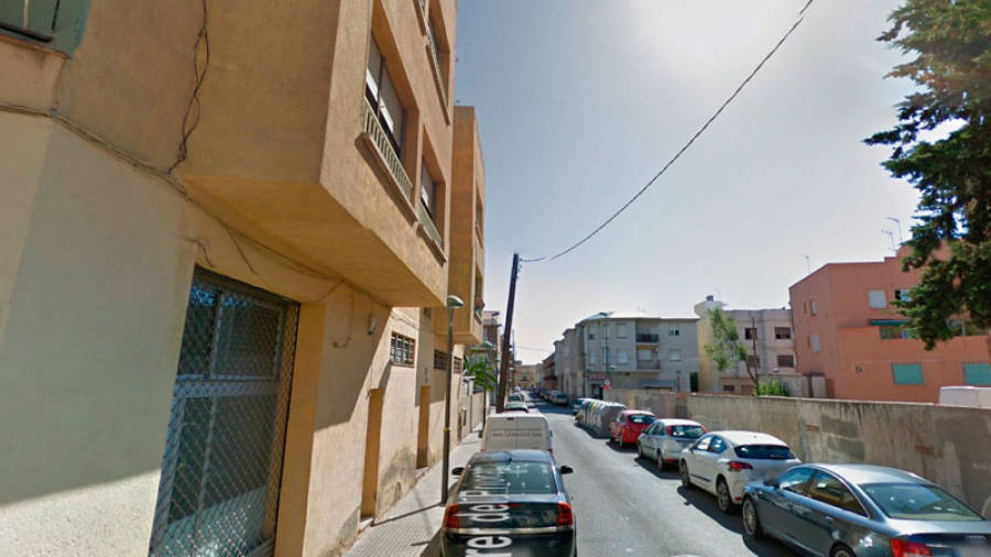 La fachada afectada es la del edificio que se ve a la izquierda de la imagen. Foto: Google Maps