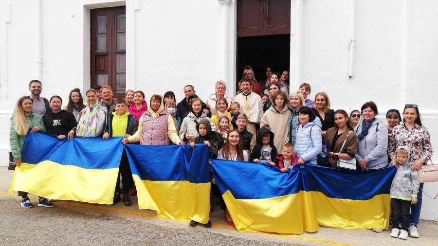 Ucranianos celebran la pascua ortodoxa en El Vendrell pidiendo paz