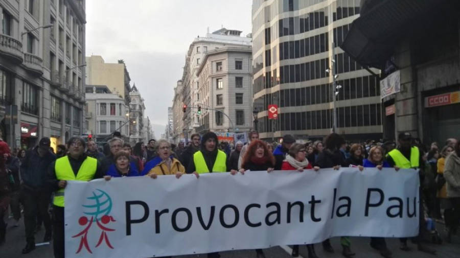 Imatge dels integrants de Provocant la Pau a la passada manifestació a Barcelona pel dret d´acollir refugiats. FOTO: PROVOCANT LA PAU