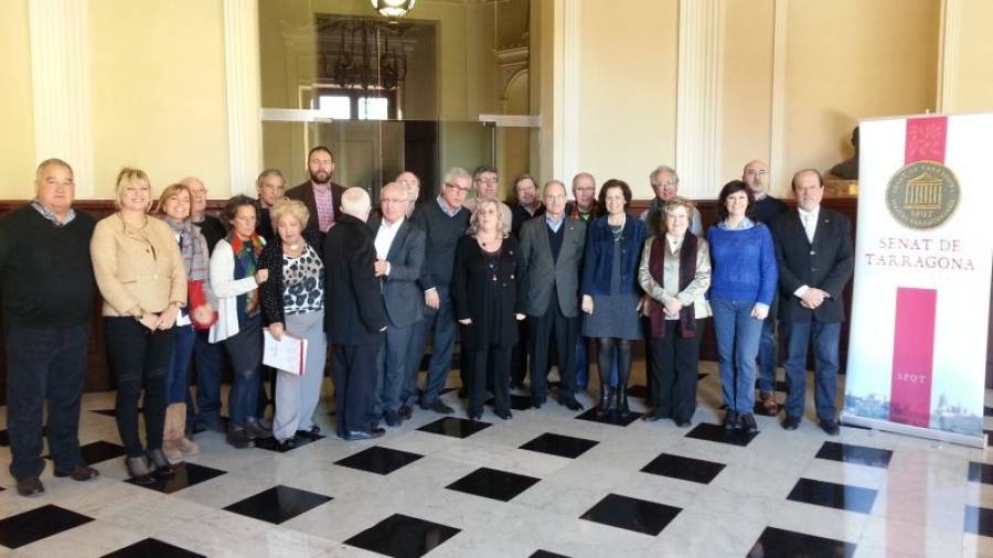 Foto de familia de los senadores tarraconenses a la salida de la reunión de ayer. Foto: Aj. Tarragona