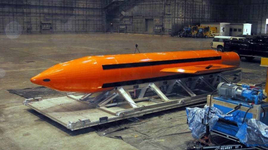 Vista de la bomba GBU-43 Massive Ordnance Air Blast (MOAB) en el Centro de Armamento Aéreo de Eglin, el 11 de marzo de 2003. Estados Unidos usó hoy, 13 de abril de 2017, por primera vez en un conflicto la mayor bomba no-nuclear, la llamada &