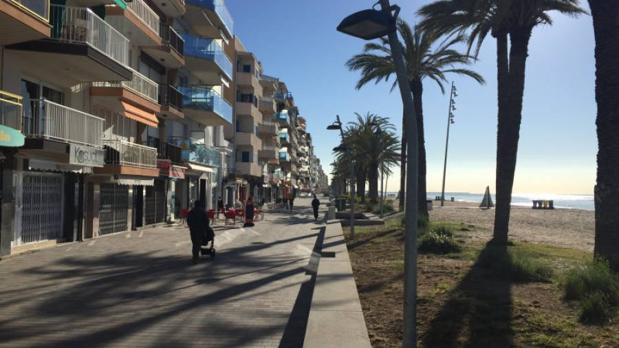 Los locales en primera línea pueden optar a una terraza sobre la arena de la playa.