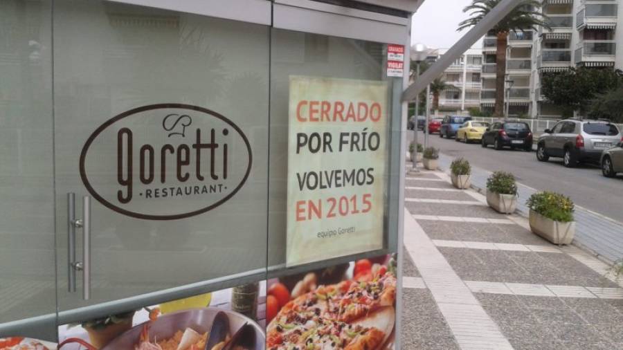 El restaurante Goretti del paseo Jaume I luce un original cartel en su entrada. Foto: Javier Díaz