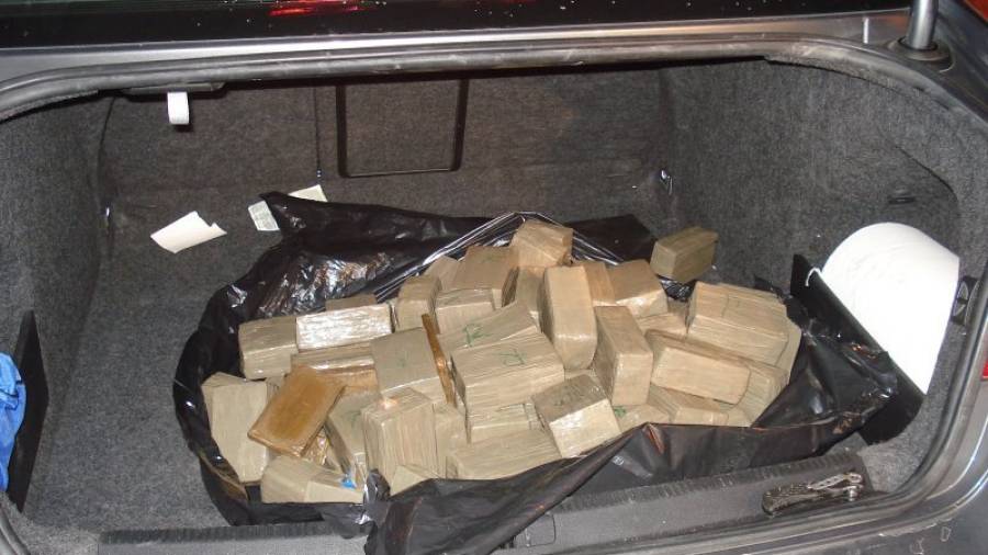 Los paquetes de droga se encontraban en el maletero del vehículo. Foto: DT