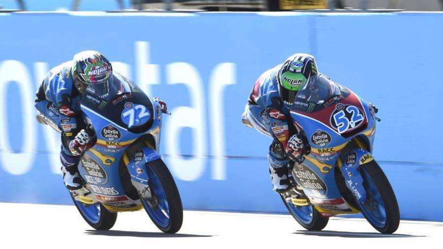 Jeremy Alcoba, a la derecha con el 52, durante el GP de Aragón de Moto3. FOTO: Estrella Galicia 0.0