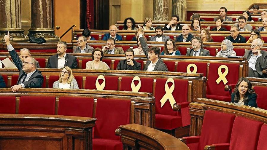 Votació, divendres passat, de la reforma de la llei de la presidència que preté possibilitar la investidura de Puigdemont de forma telemàtica. Foto: EFE