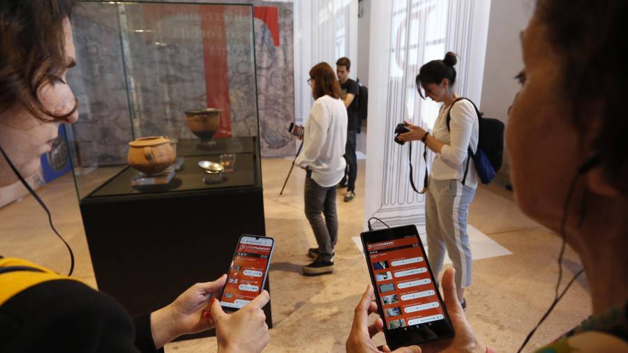 La nueva aplicación móvil para conocer la exposición de síntesis en el Museu Nacional Arqueològic de Tarragona. FOTO: pere ferré