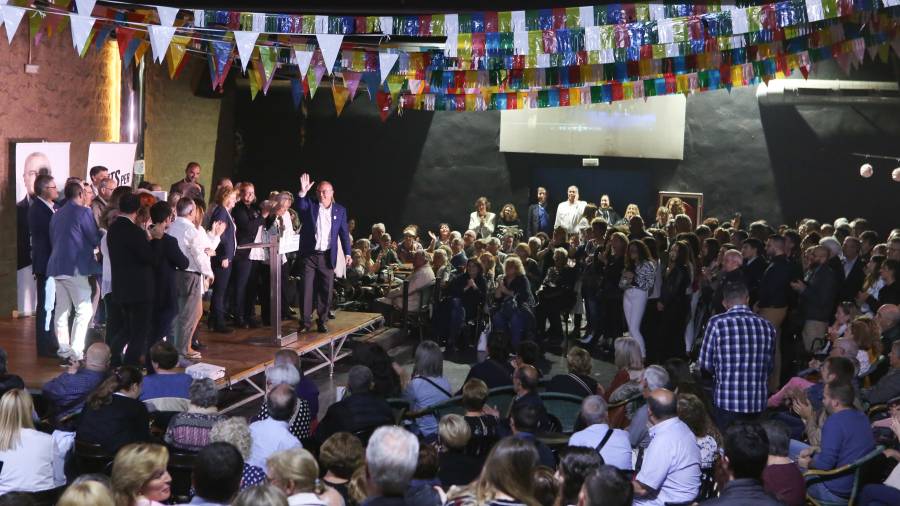Junts per Reus despidió ayer la campaña con un acto en La Fábrica que reunió a más de 800 personas. FOTO: Alba Mariné