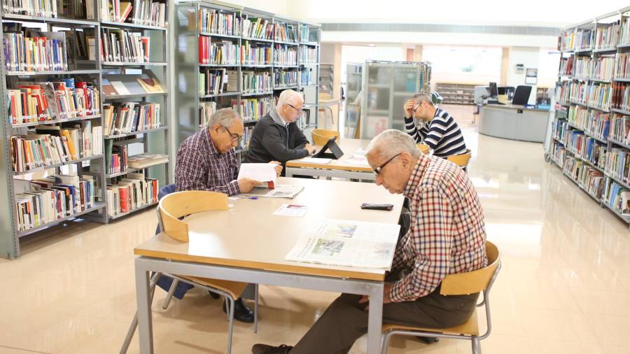 En 2018 se hicieron 1.890 carnets para nuevos usuarios en las dos bibliotecas municipales. FOTO: Alba Mariné