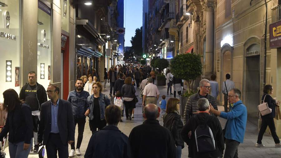 La calle Llovera es una de las arterias comerciales de Reus. FOTO: Alfredo González