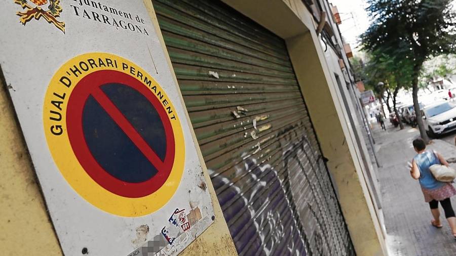 Imagen de un vado situado en la calle Mallorca de Tarragona. En la ciudad hay actualmente unos 3.000 de contabilizados. FOTO: Pere Ferré
