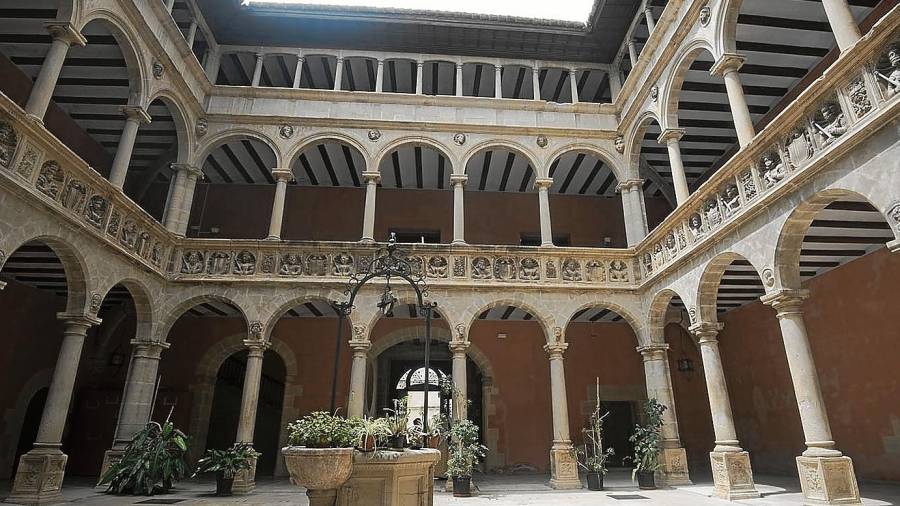 El Col·legi de Sant Jaume i Sant Maties és per a molts la joia monumental més destacada i singular de Tortosa. FOTO: JOAN REVILLAS