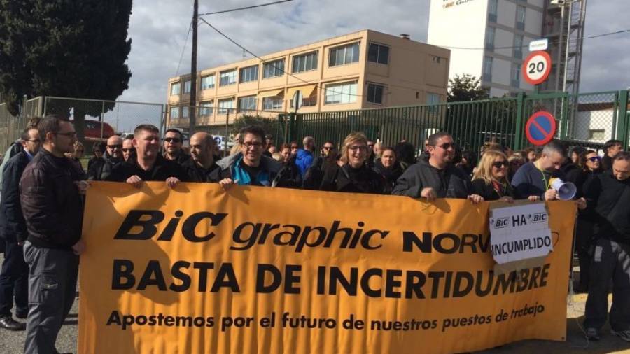 Concentració dels treballadors de Bic Graphic a Tarragona a principis d'any, en una imatge publicada el 8 de febrer del 2017.