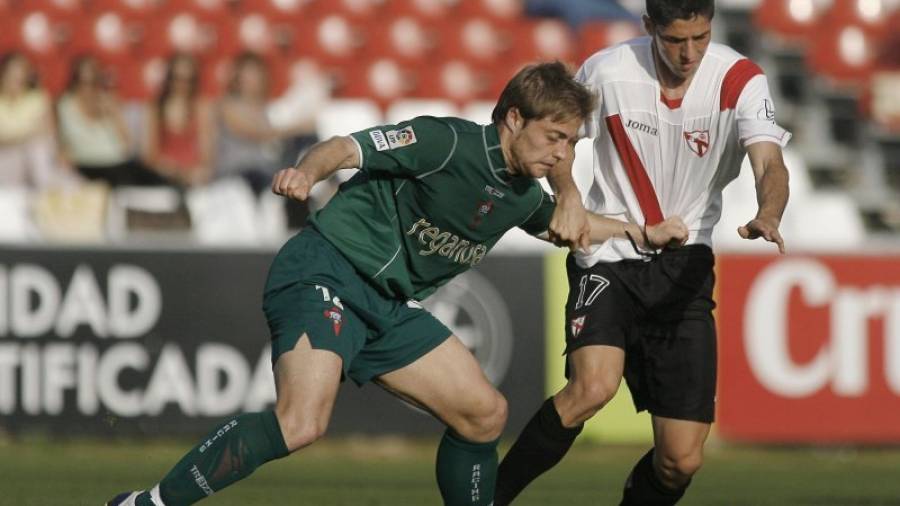 Jesús Olmo, con la camiseta del Racing de Ferrol, en un partido ante el Sevilla B en Segunda A. Foto: Diario Ferrol