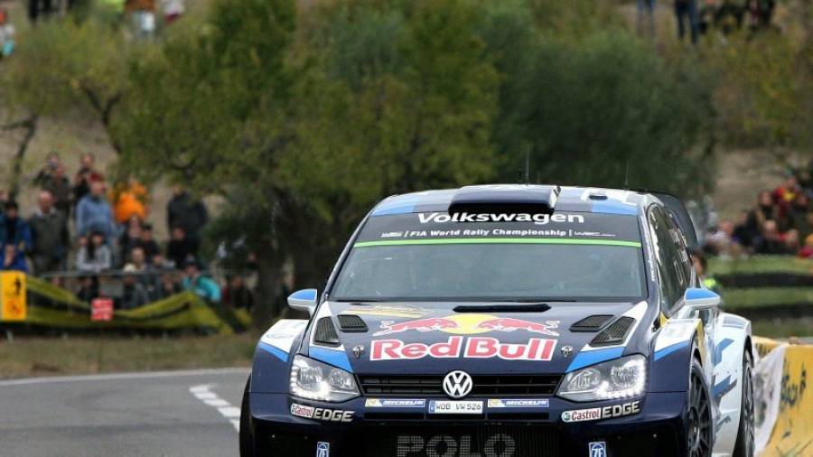 El piloto francés Sébastien Ogier durante el tramo de La Figuera de la tercera jornada del Rally RACC Catalunya-Costa Daurada, penúltima cita del Mundial. EFE/Jaume Sellart