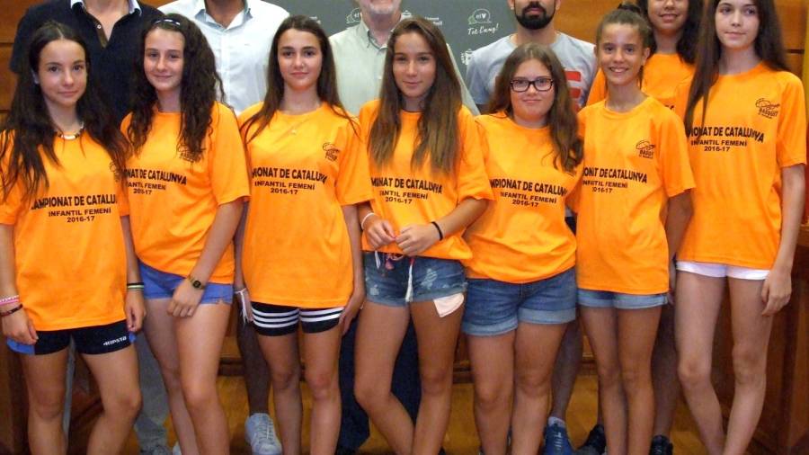 El equipo femenino de la Associaci&oacute; B&agrave;squet El Vendrell logr&oacute; el Campeonato de Catalunya.