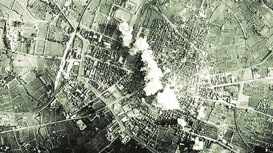 Imatge dels bombardejos que van afectar la ciutat el 26 de mar&ccedil; de 1938. FOTO: CIMIr