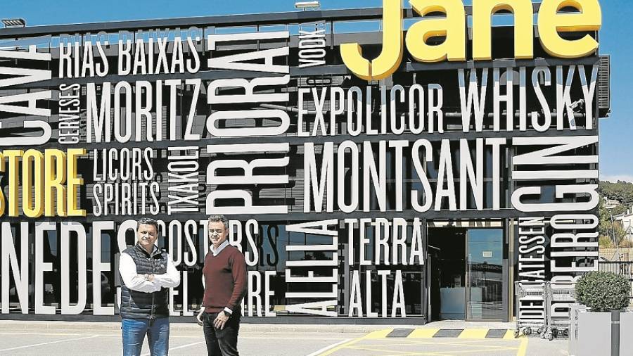 Joan Josep Jan&eacute;, gerente de Jan&eacute; Group y Joan Carles Lambea, responsable de la tienda. FOTO: Fabian Acidres&nbsp;