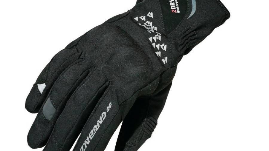 Cómodos guantes deportivos de invierno confeccionados en Nyspan®, Chamude® y Microfibra.