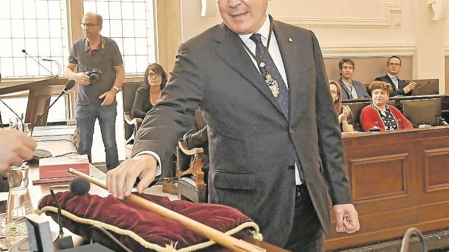 El alcalde Carles Pellicer, durante la repetición del pleno para su elección. FOTO: Alfredo González/DT