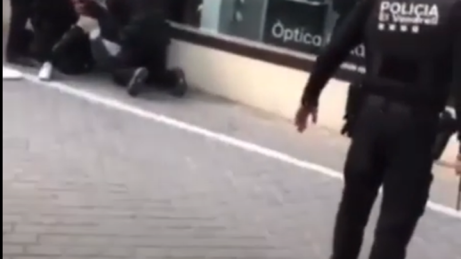VÍDEO: Dos detenidos por alterar el orden en la procesión de El Vendrell