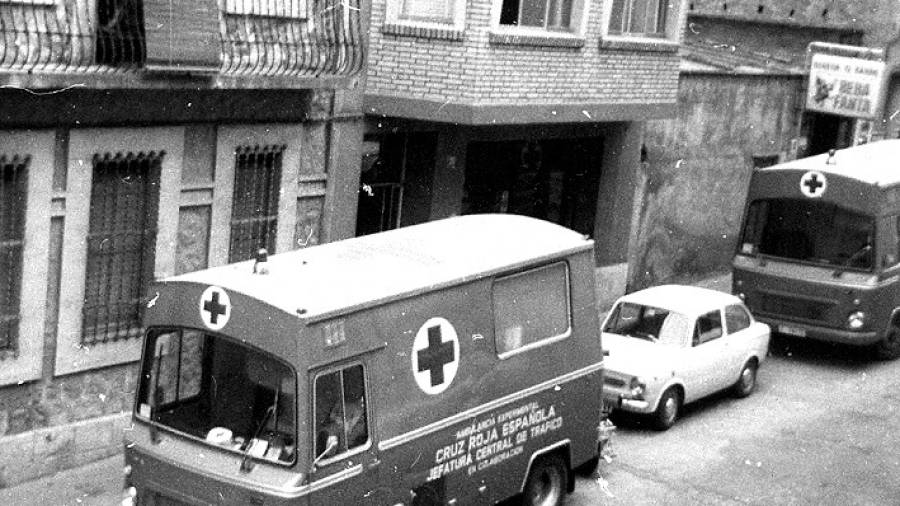 Quan a l’avinguda de Maria Cristina funcionava l’Hospital de la Creu Roja era habitual veure estacionades ambul&agrave;ncies. FOTO: Arxiu Ramon Fraxedas Calduch (q.p.r .)/ Tarragona Antiga