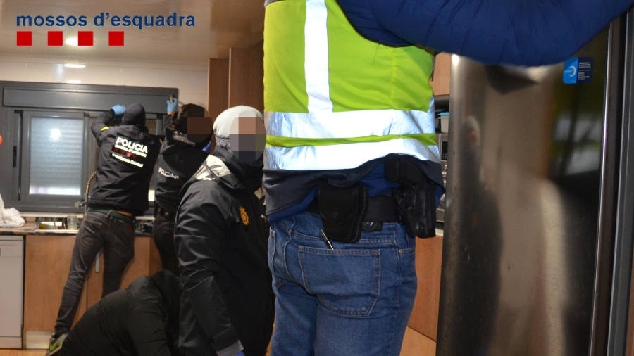 Detenidas 13 personas en un macrooperativo policial contra un peligroso clan de la droga en Tarragona