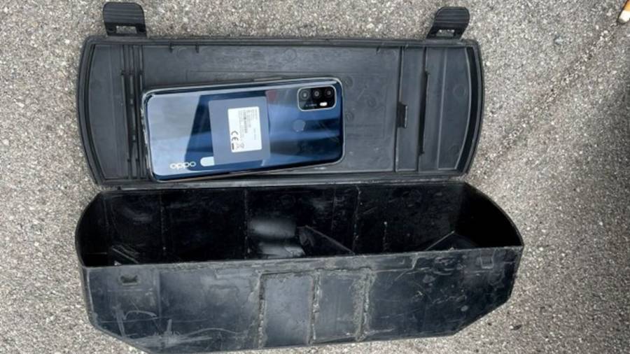 Primer plano de un móvil robado por la banda criminal en Terrassa. También operaban en el Camp de Tarragona. FOTO: ACN