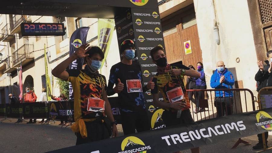Tres de los vencedores de la carrera Trencacims celebrada en Paüls. FOTO: CEDIDA