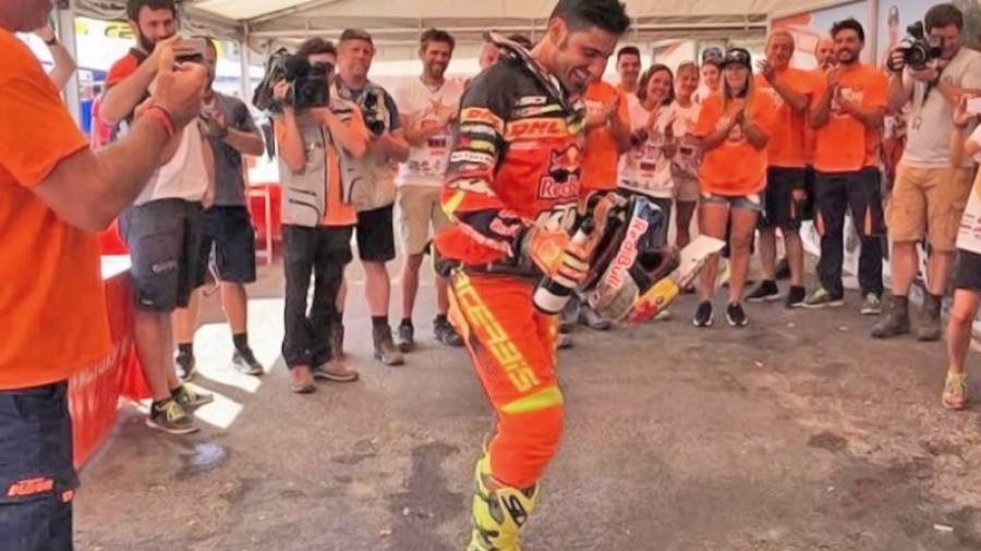 Cervantes fue ovacionado por su equipo, KTM, tras su última prueba del Mundial de enduro hace unas semanas. Foto: instagram iván cervantes