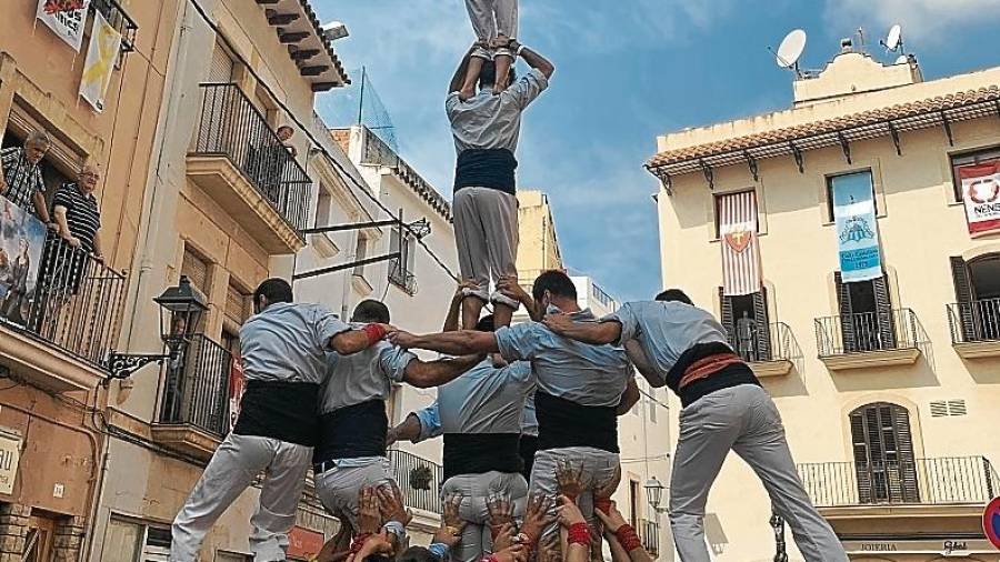 Primer 3de7 amb el pilar descarregat pels Nois de la Torre ahir a la diada de la seva festa major, a Torredembarra. FOTO: Silvia Muñoz