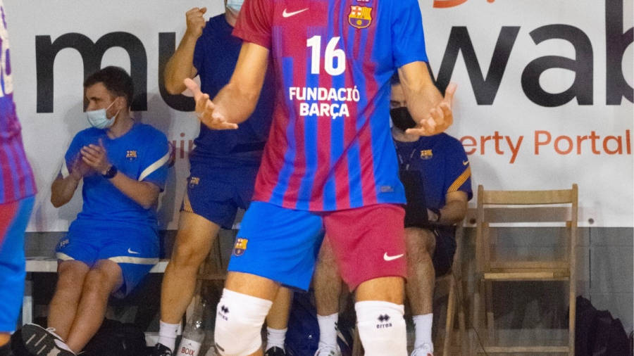 Isaac Valiño celebra un punto con la camiseta del FC Barcelona. FOTO:CEDIDA