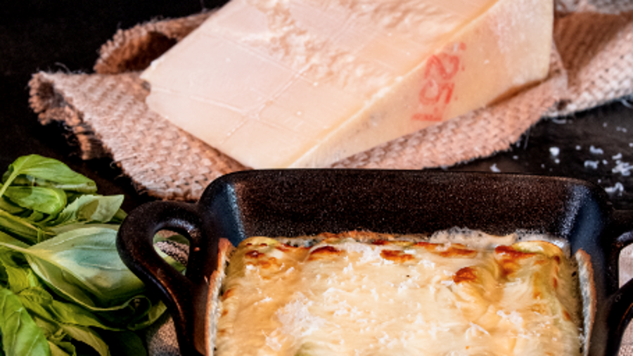 Canelones de atún rojo Balfegó, ricotta y espinacas con salsa de bechamel y queso