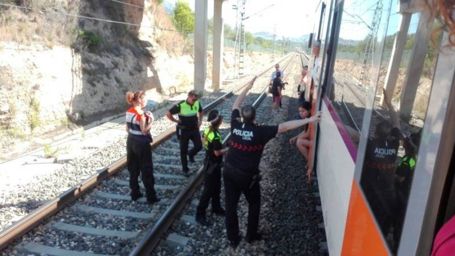 Imagen de una de las evacuaciones que este verano se han realizado por problemas ferroviarios. Foto: acn