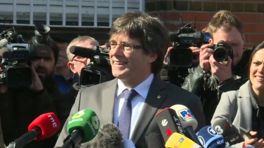 Puigdemont ha realizado un breve discurso a la salida.