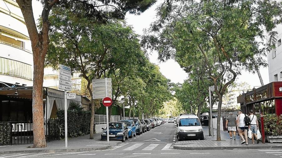 Los hechos ocurrieron en esta zona del entorno de la calle Carles Buïgas de Salou. FOTO: A.González/DT
