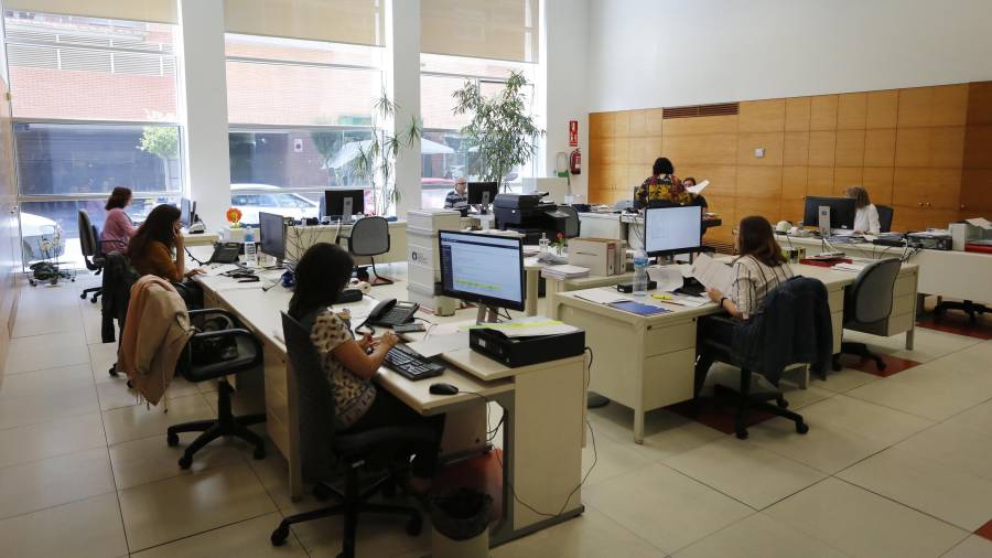La sede del Servicio Estatal de Empleo (SEPE) en la calle Pere Martell de Tarragona, la semana pasada. Foto: Pere Ferré