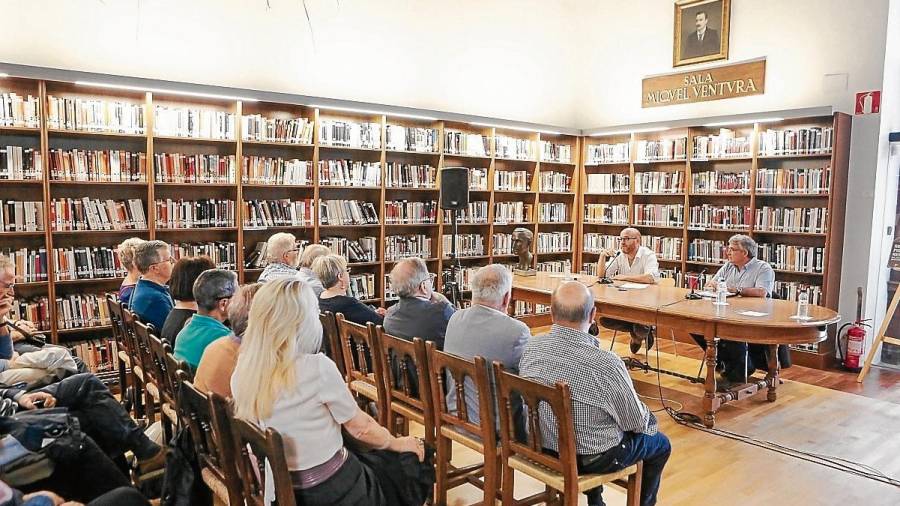 Imatge de l’acte celebrat el diumenge a la biblioteca del Centre de Lectura. Foto: Alba Mariné
