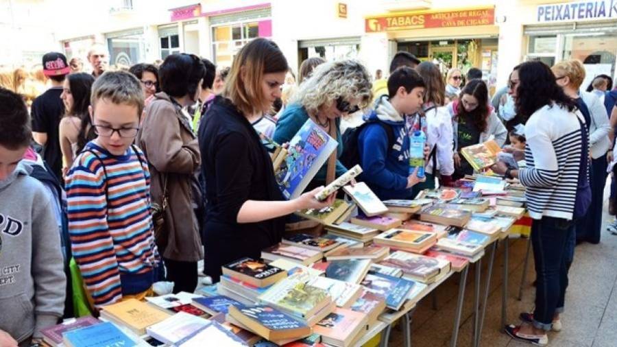 Imatge d'arxiu d'una parada de llibres a Roda de Berà. FOTO: DT