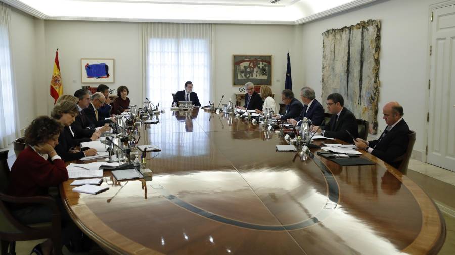 El Consejo de Ministros que acordó arrebatar el autogobierno a Catalunya.EFE