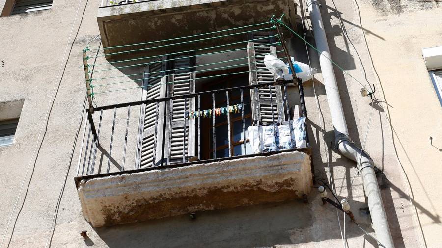 Balcó de la casa on es van produir els fets. Foto: Pere Ferré/DT