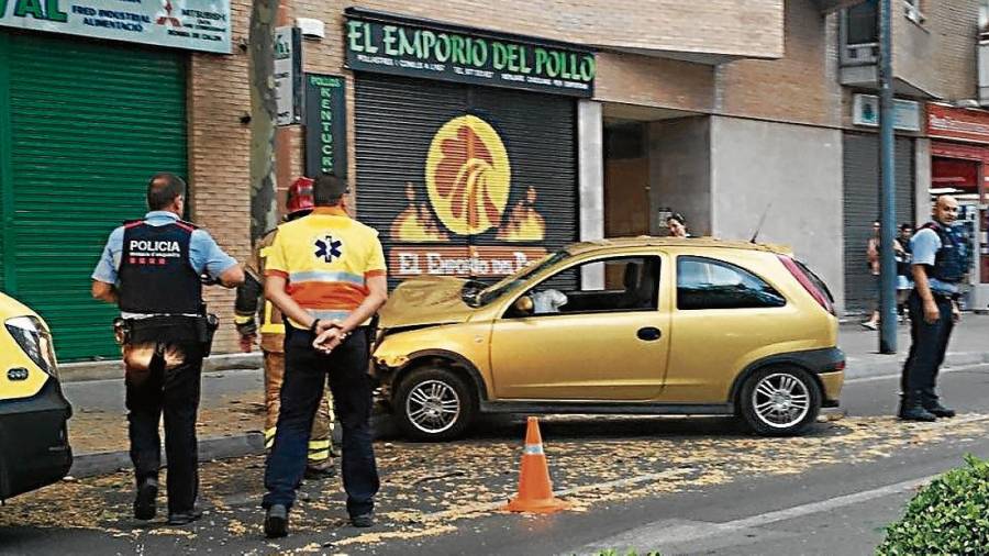 Imagen del vehículo que esta tarde se ha estrellado contra un árbol. Foto: Francesc/ Diari de Tarragona