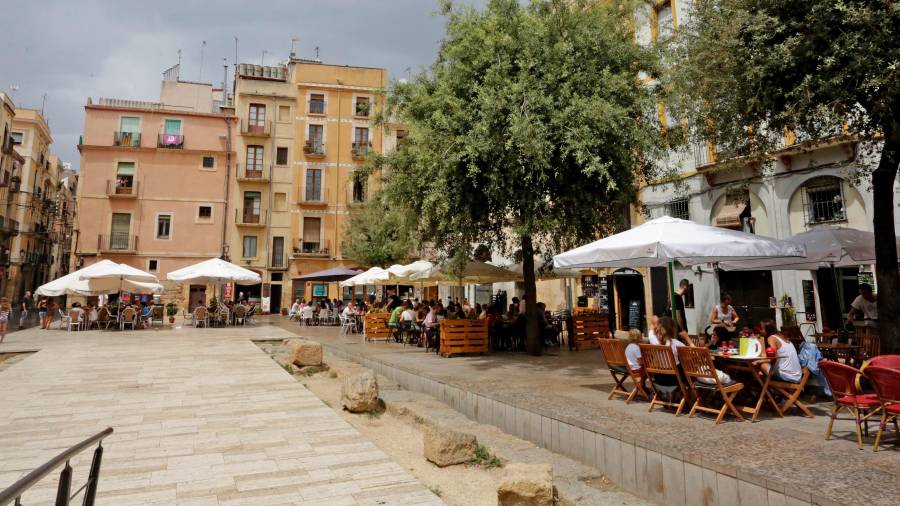 La Plaça del Fòrum cuenta actualmente con más de diez bares y restaurantes y sus respectivas terrazas. Foto: Lluis Milián