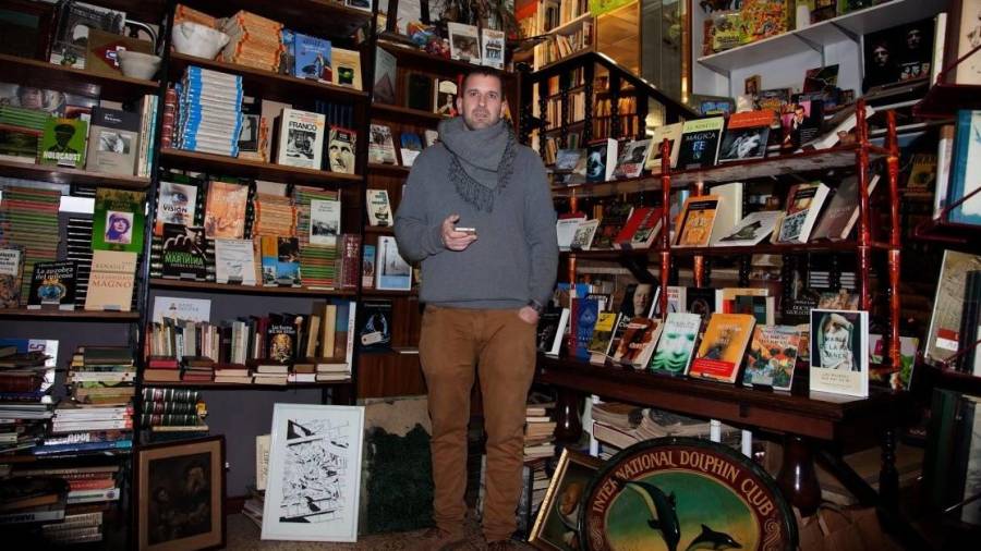 Alejandro, dueño de la emblemática librería La Caverna. FOTO: DT
