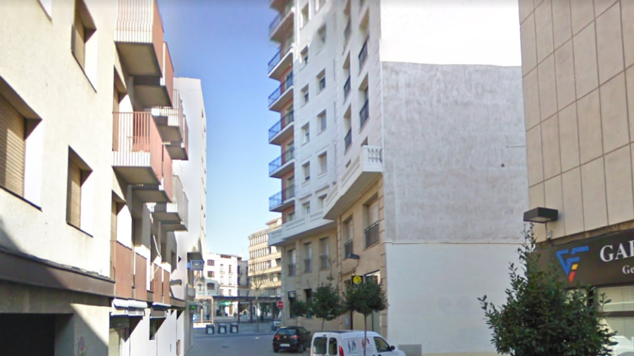 L'incendi ha tingut lloc en un pis d'un edifici del carrer de les Monges, 2 de Valls. FOTO: Google Maps