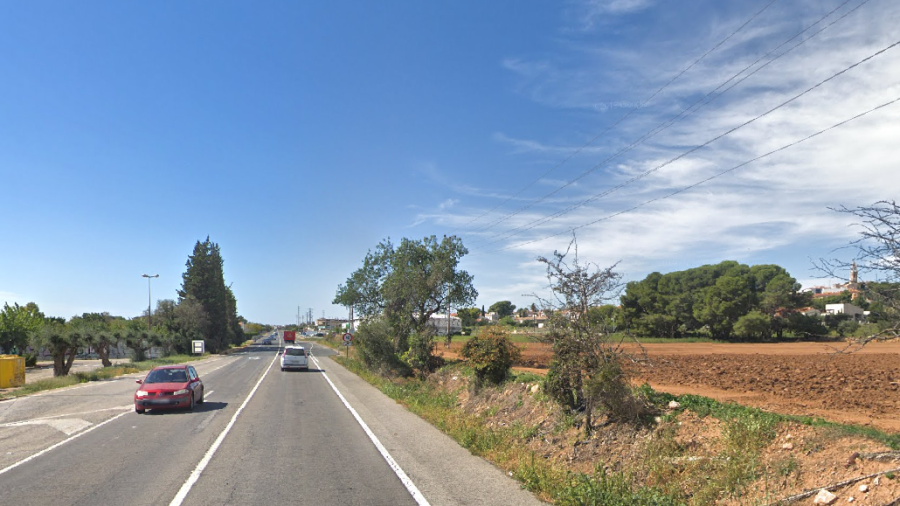 Un vehículo ha volcado este mediodía en Creixell en la N-340 en el punto quilométrico 1.180 en dirección Tarragona. FOTO: Google Maps