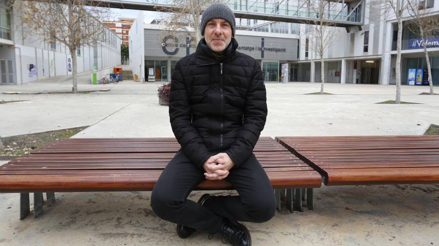 El catedrático Àlex Arenas, ayer, en el Campus Catalunya de la Universitat Rovira i Virgili. FOTO: PERE FERRÉ